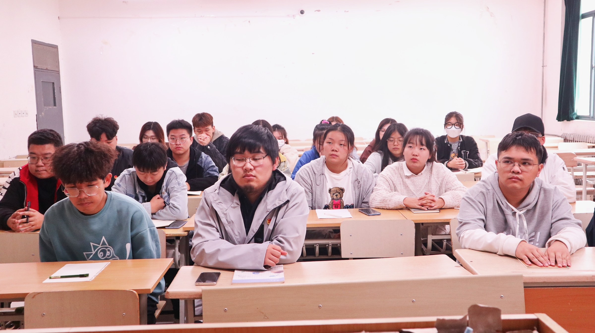 【經(jīng)管學(xué)院】經(jīng)管學(xué)院學(xué)生會(huì)召開(kāi)第三次部長(zhǎng)例會(huì)