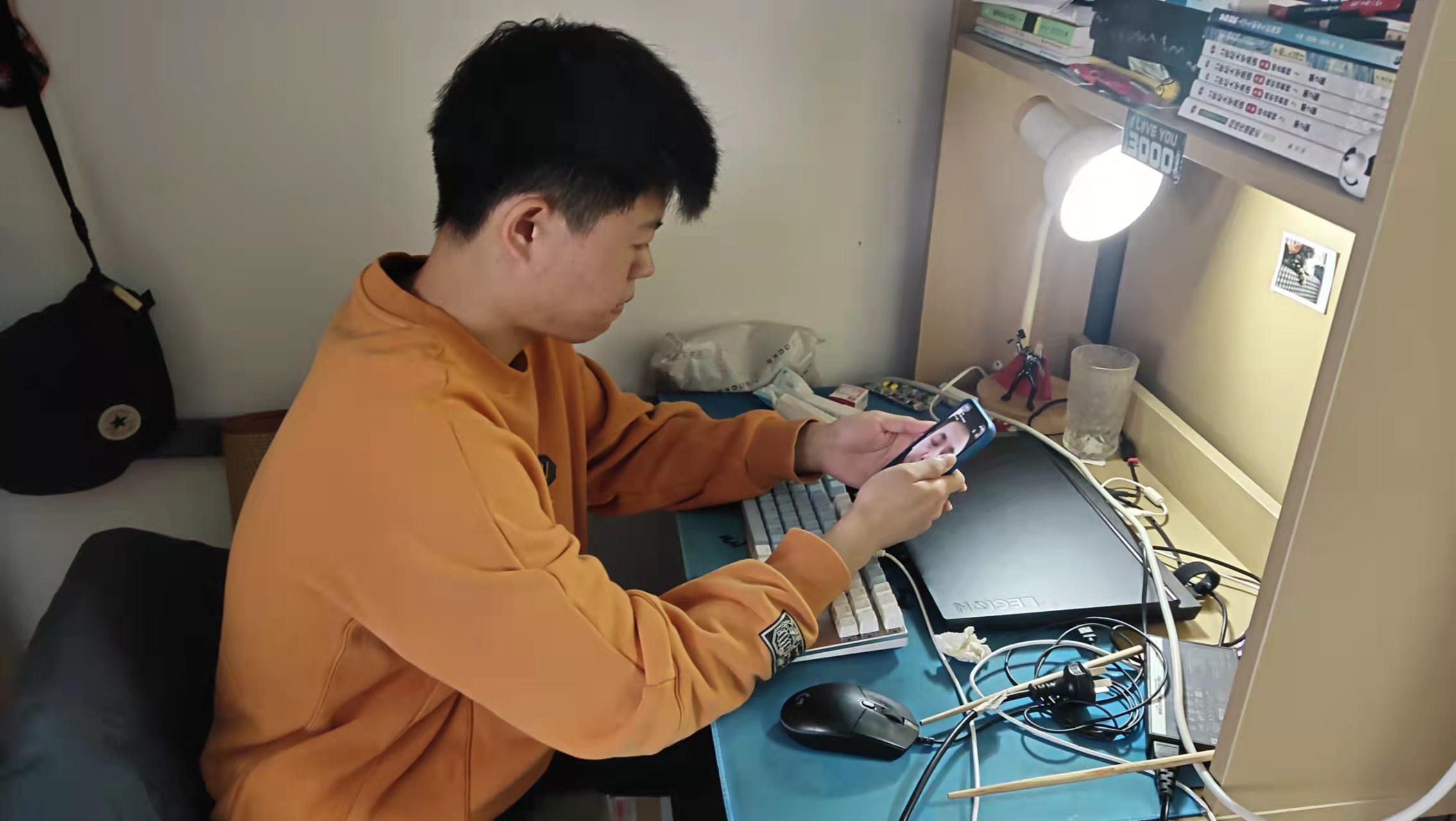新傳媒專業(yè)師生黨支部召開(kāi)積極分子培訓(xùn)會(huì)議