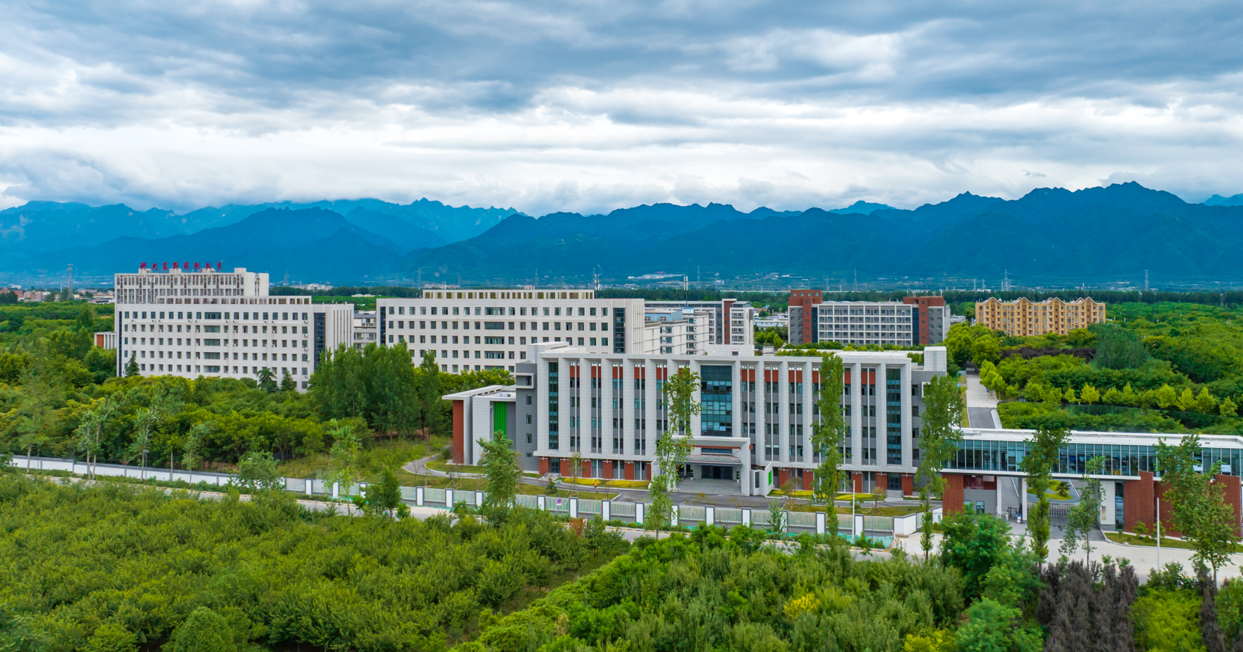 2022高考考生：關(guān)于理想大學(xué)的OS