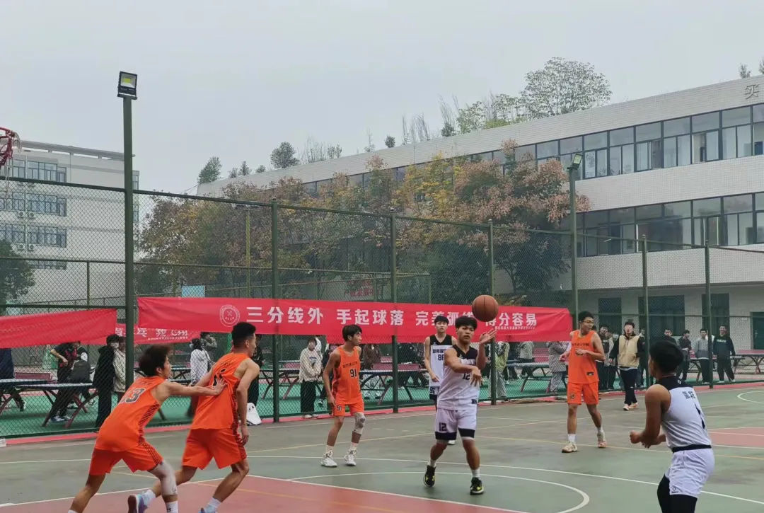 超燃！新傳媒與藝術(shù)學(xué)院和城市建設(shè)學(xué)院舉辦籃球賽