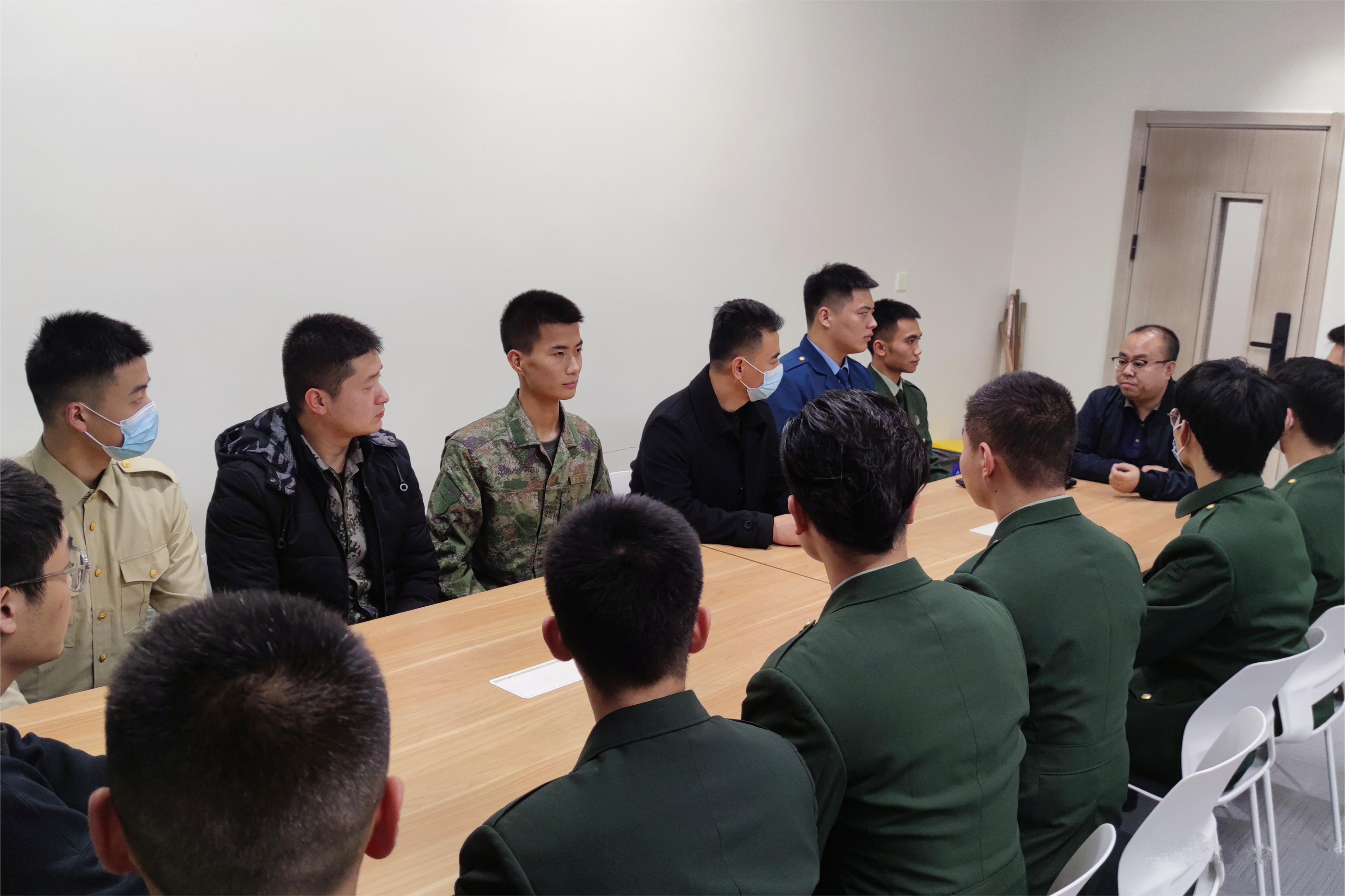 信息與科技工程學(xué)院組織召開退役復(fù)學(xué)大學(xué)生座談會(huì)