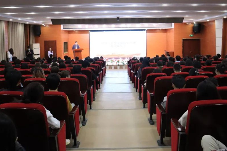 學(xué)院法治宣傳教育講座暨大學(xué)生法律知識(shí)研習(xí)社成立大會(huì)圓滿(mǎn)舉辦