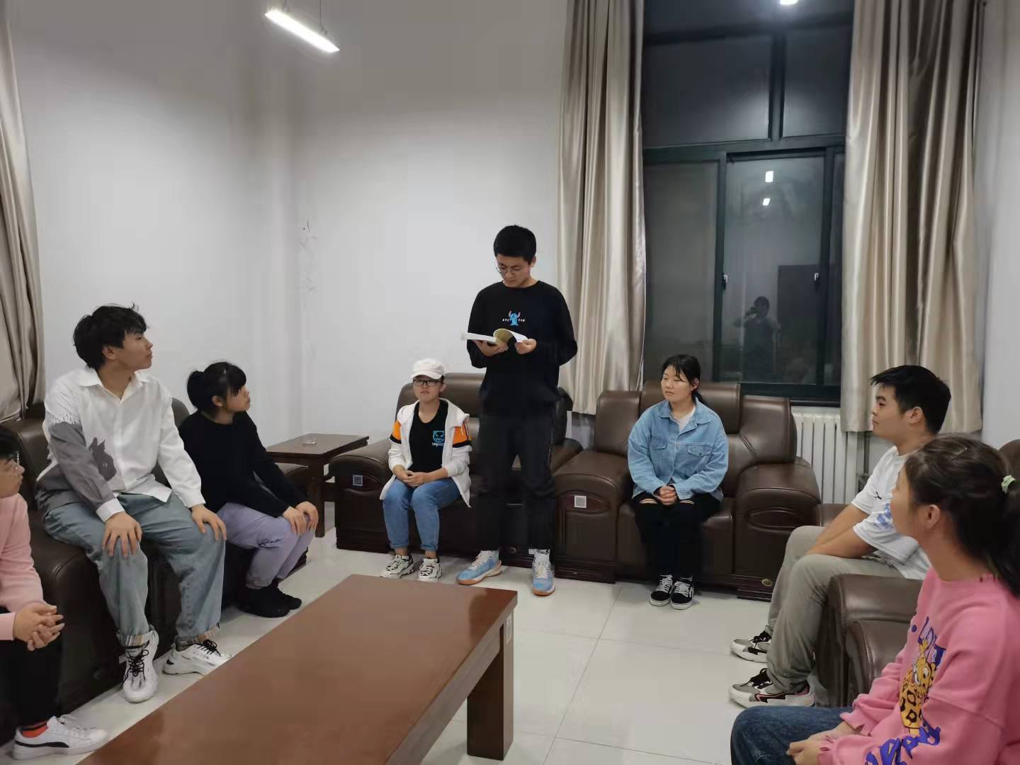 研讀《習(xí)近平新時(shí)代中國(guó)特色社會(huì)主義思想學(xué)習(xí)問(wèn)答》讀書(shū)分享會(huì)