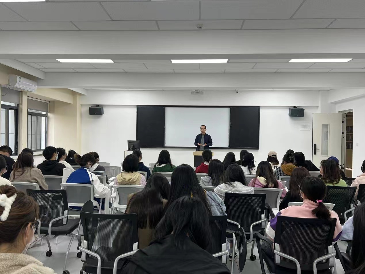 國際教育與人文學(xué)院2019級考研交流動(dòng)員大會(huì)順利召開