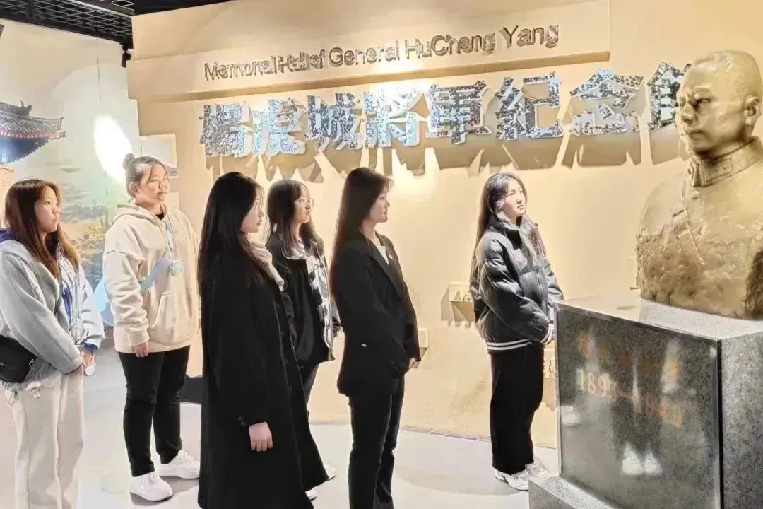 追尋先烈足跡，傳承革命精神！國(guó)際教育與人文學(xué)院開展清明節(jié)主題活動(dòng)