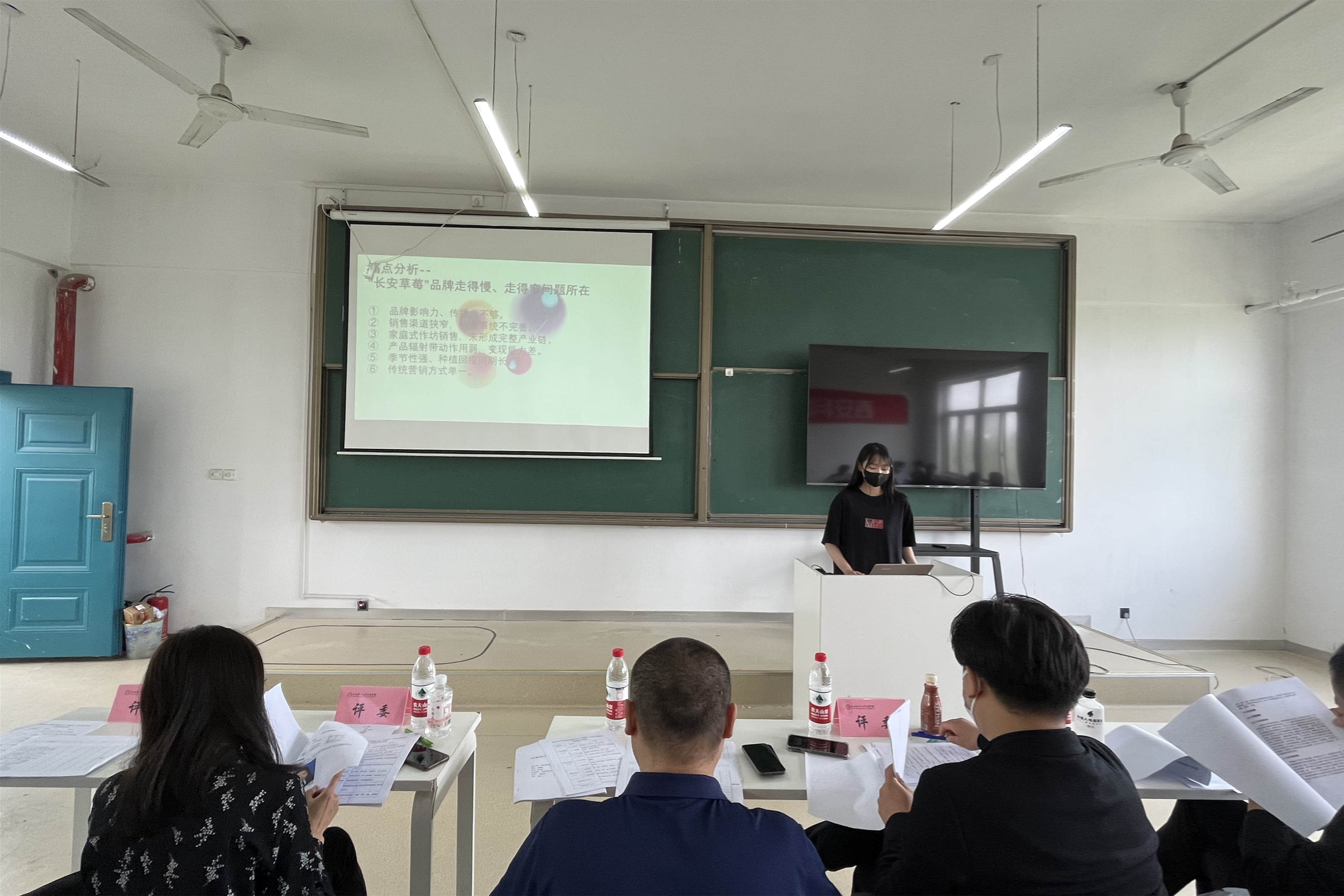   圍觀！第九屆“互聯(lián)網(wǎng)+”大學(xué)生創(chuàng)新創(chuàng)業(yè)大賽校級(jí)復(fù)賽！