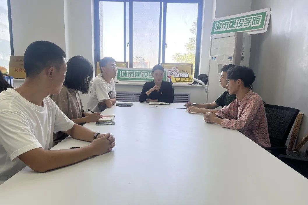 城市建設(shè)學(xué)院組織開展2022年暑期“三下鄉(xiāng)”社會(huì)實(shí)踐團(tuán)答辯籌備會(huì)議