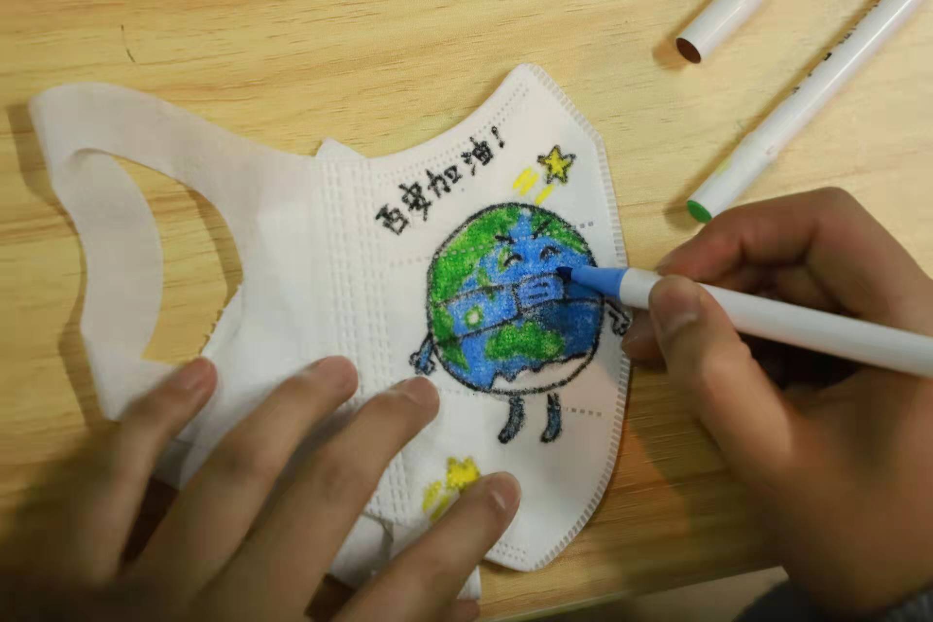 【同心抗疫】國際學(xué)院開展口罩涂鴉活動，為抗疫加油