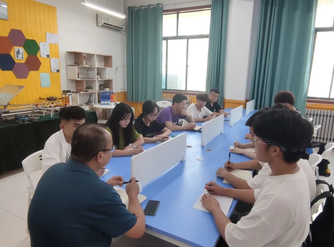 【信息與科技工程學(xué)院】組織召開學(xué)生干部座談會