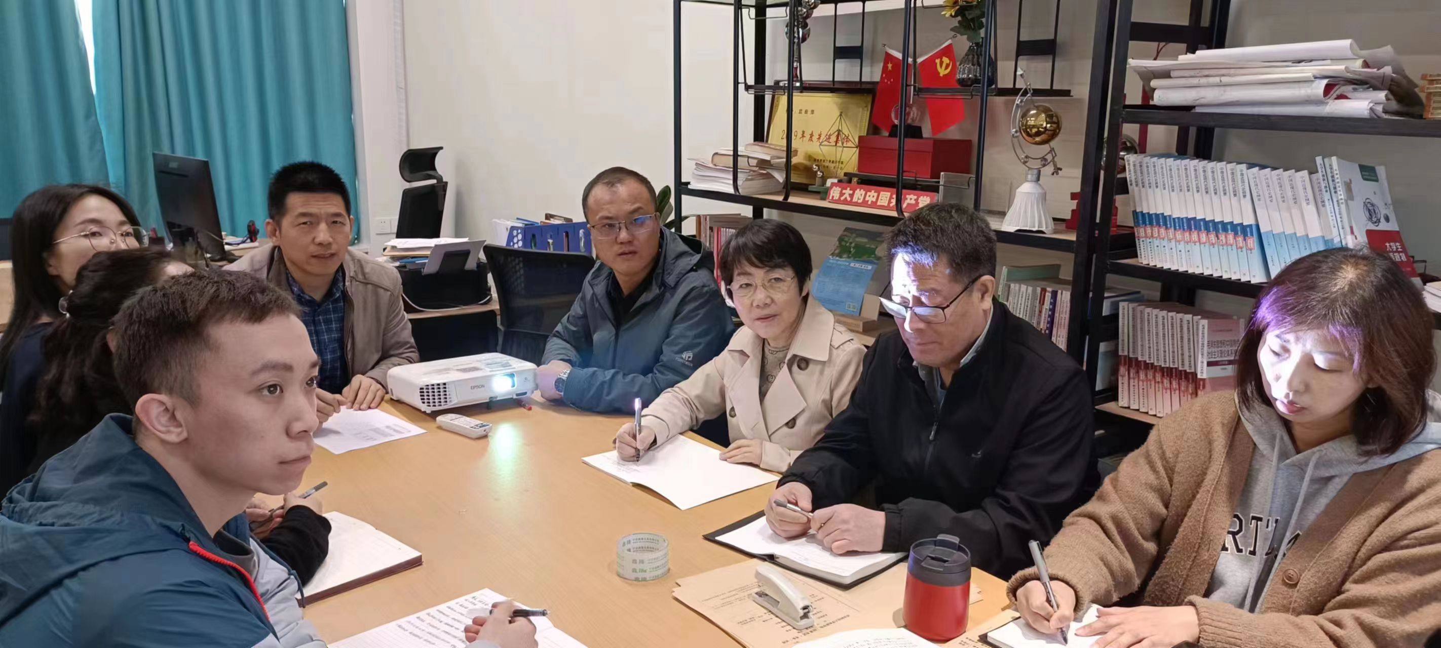 思政部全體教師參加新教材使用培訓會議