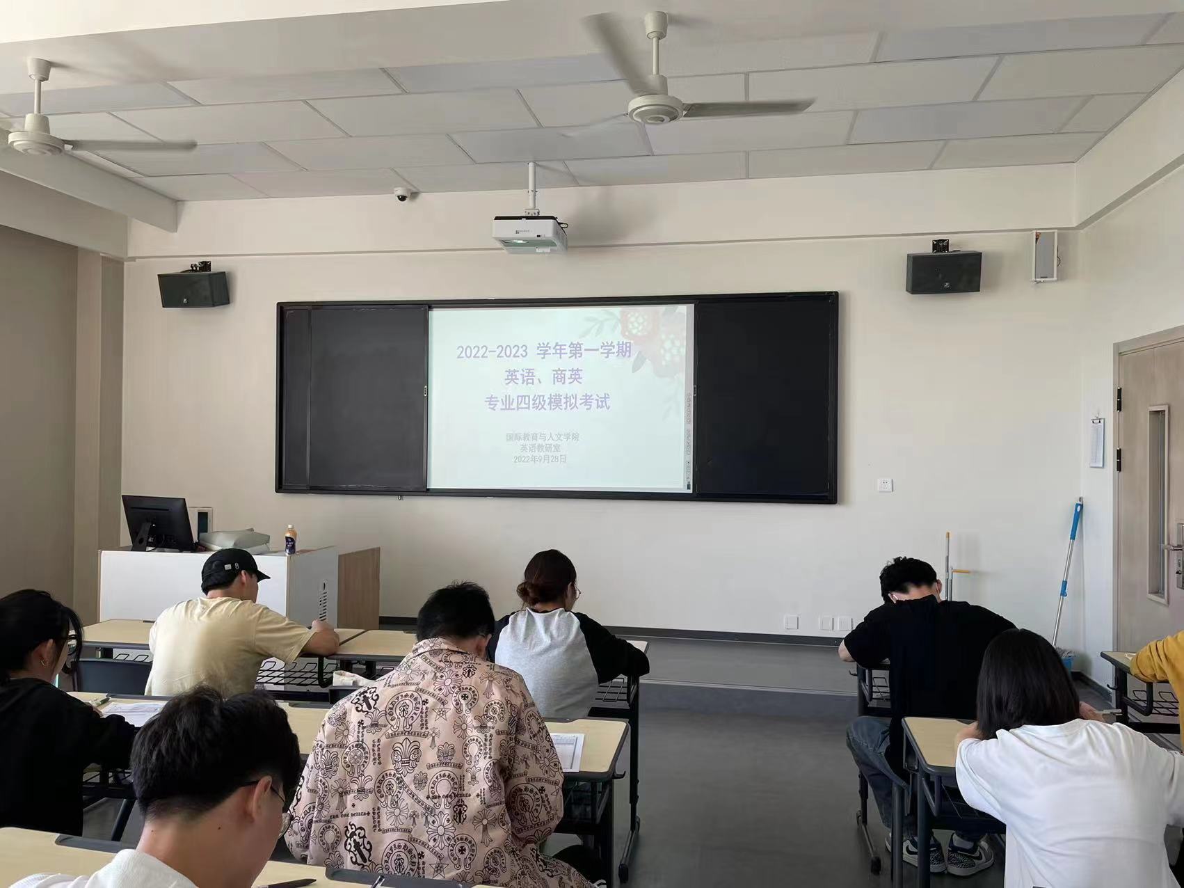國際教育與人文學(xué)院開展英語專業(yè)四級(jí)模擬考試