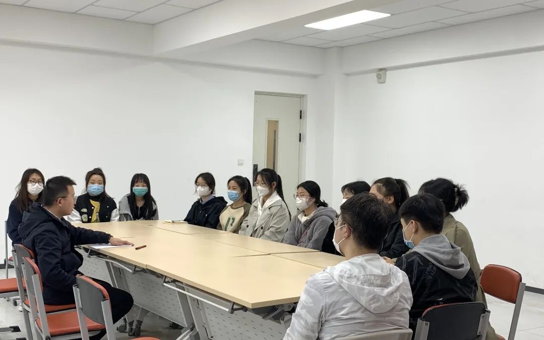 【支部風(fēng)采】經(jīng)濟(jì)與管理學(xué)院學(xué)生黨支部召開(kāi)擬發(fā)展對(duì)象座談會(huì)