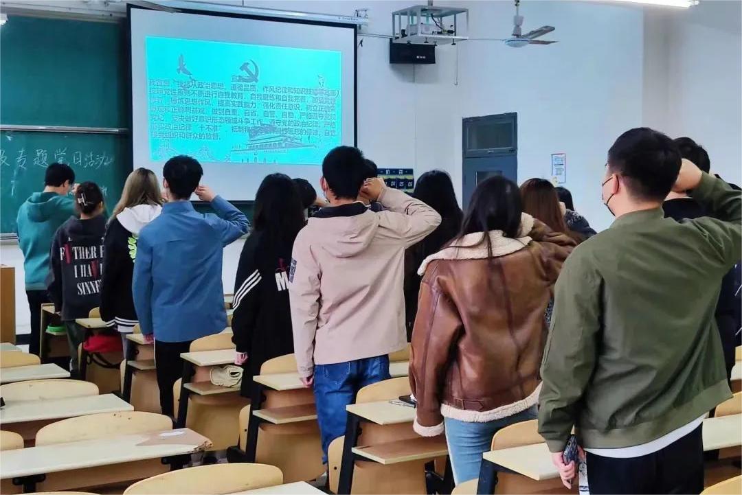 新傳媒專業(yè)師生黨支部開展作風(fēng)建設(shè)專題學(xué)習(xí)