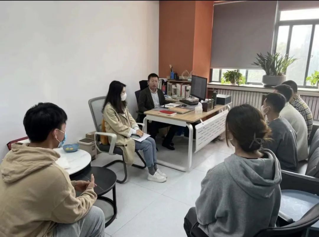 經(jīng)濟(jì)與管理學(xué)院開展在校退役復(fù)學(xué)學(xué)生座談會(huì)