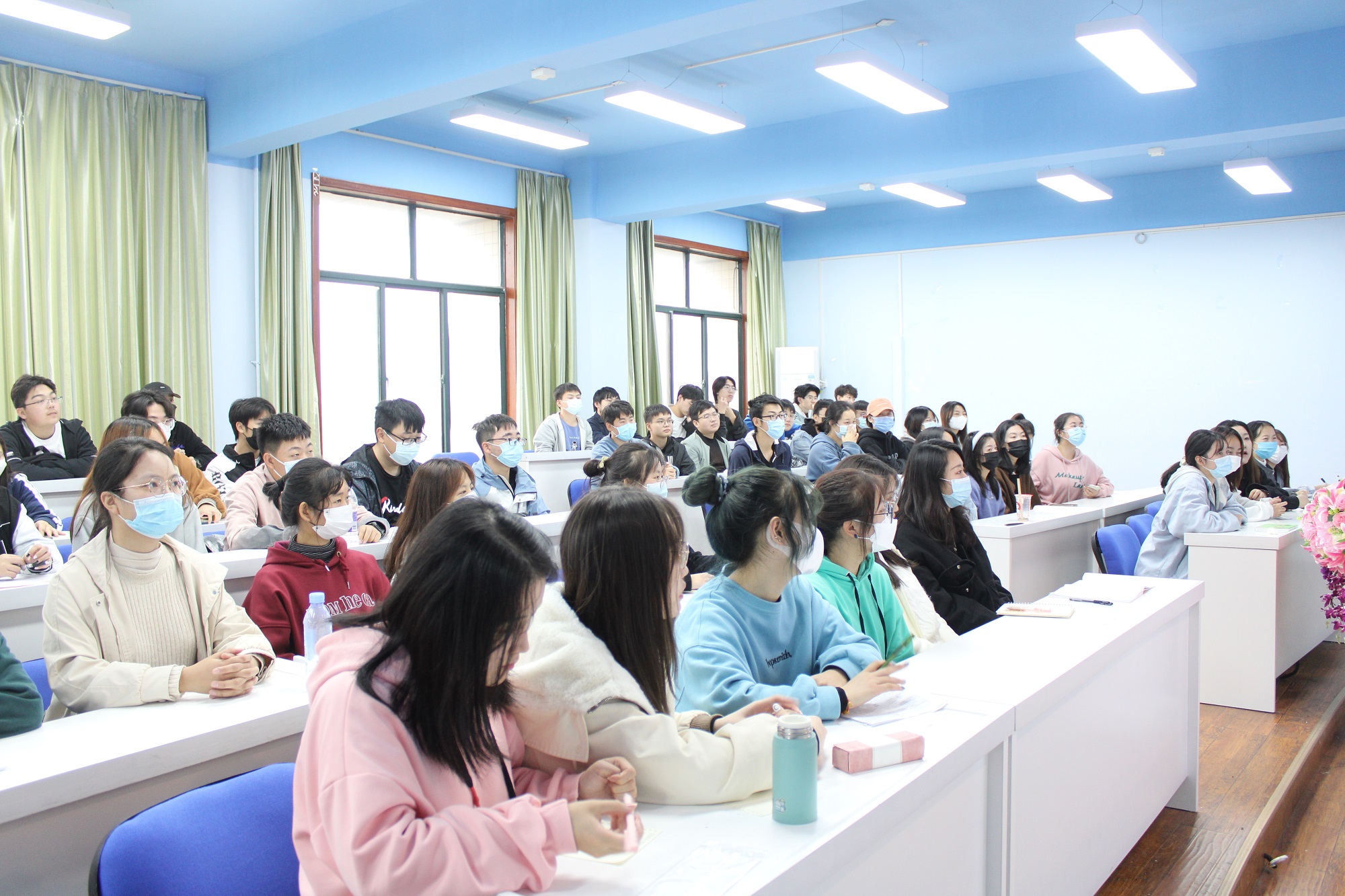 【經(jīng)管學院】開展金融工程專業(yè)指導教育講座