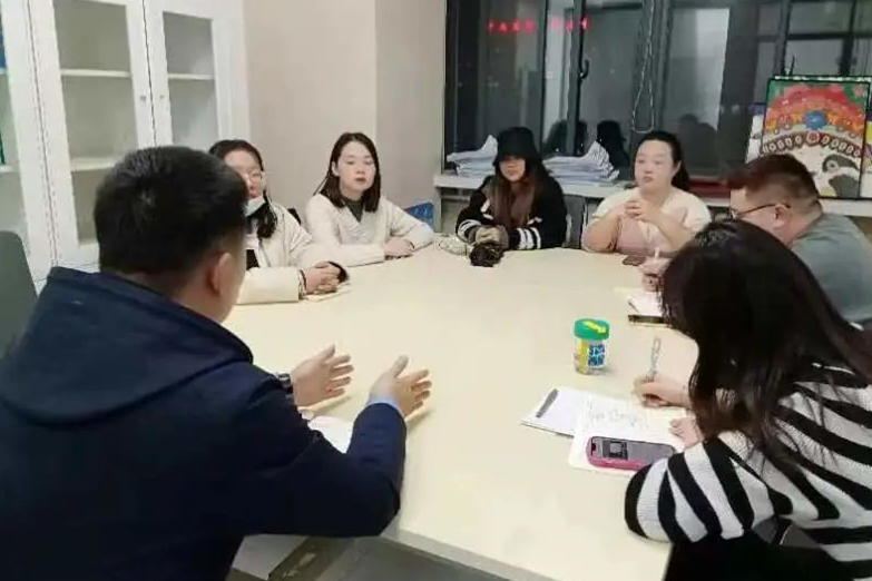 國際教育與人文學院團委學生會第一次主席團會議順利召開