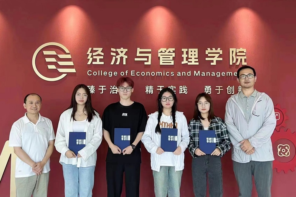【喜報(bào)】 經(jīng)濟(jì)與管理學(xué)院學(xué)子在金磚國家職業(yè)技能大賽中斬獲佳績