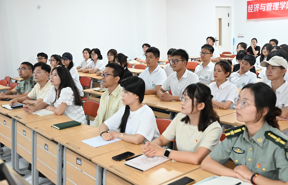 經(jīng)濟(jì)與管理學(xué)院開展2023暑期“三下鄉(xiāng)”社會(huì)實(shí)踐答辯暨表彰大會(huì)