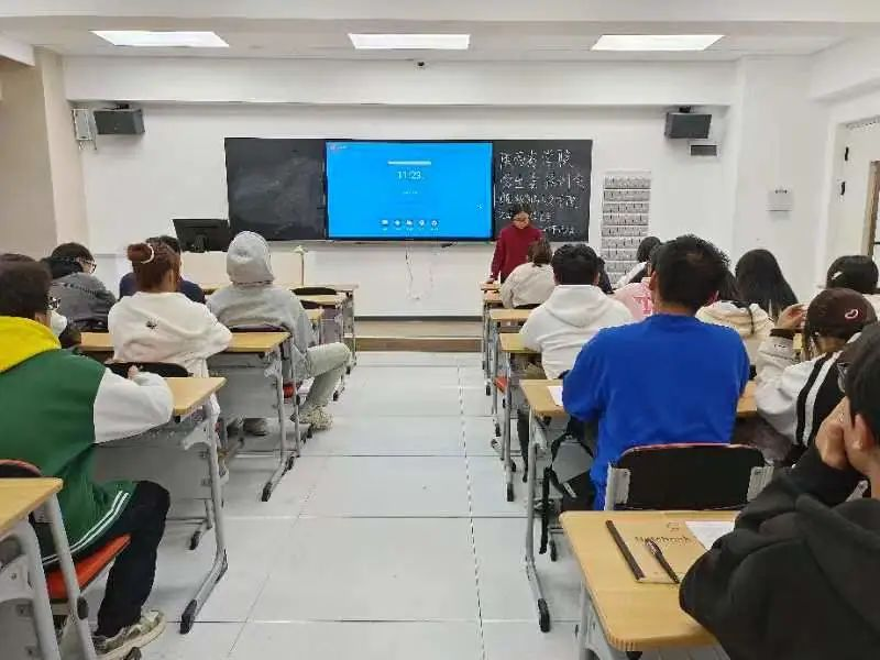 國(guó)際教育與人文學(xué)院組織學(xué)生干部專題培訓(xùn)會(huì)