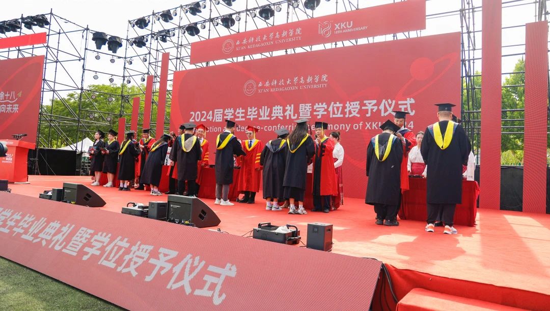 撥穗禮成！2024屆學(xué)生畢業(yè)典禮暨學(xué)位授予儀式現(xiàn)場(chǎng)直擊
