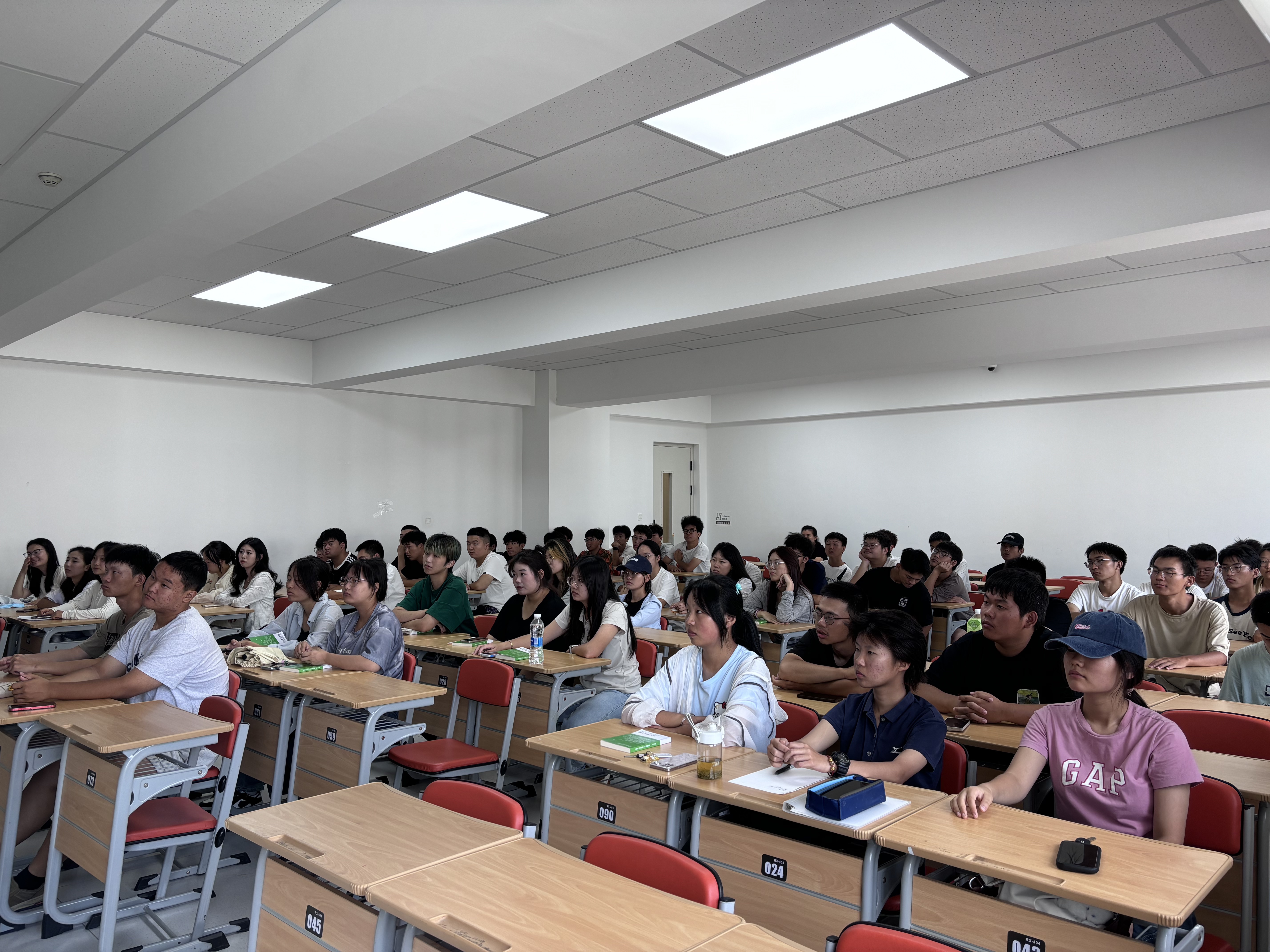 信息科學(xué)教研室各專業(yè)開展新生入學(xué)專業(yè)教育