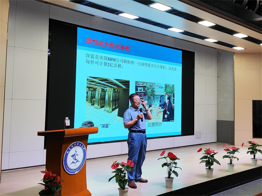 信息與科技工程學院計算機科學與技術(shù)專業(yè)開展新生入學專業(yè)教育