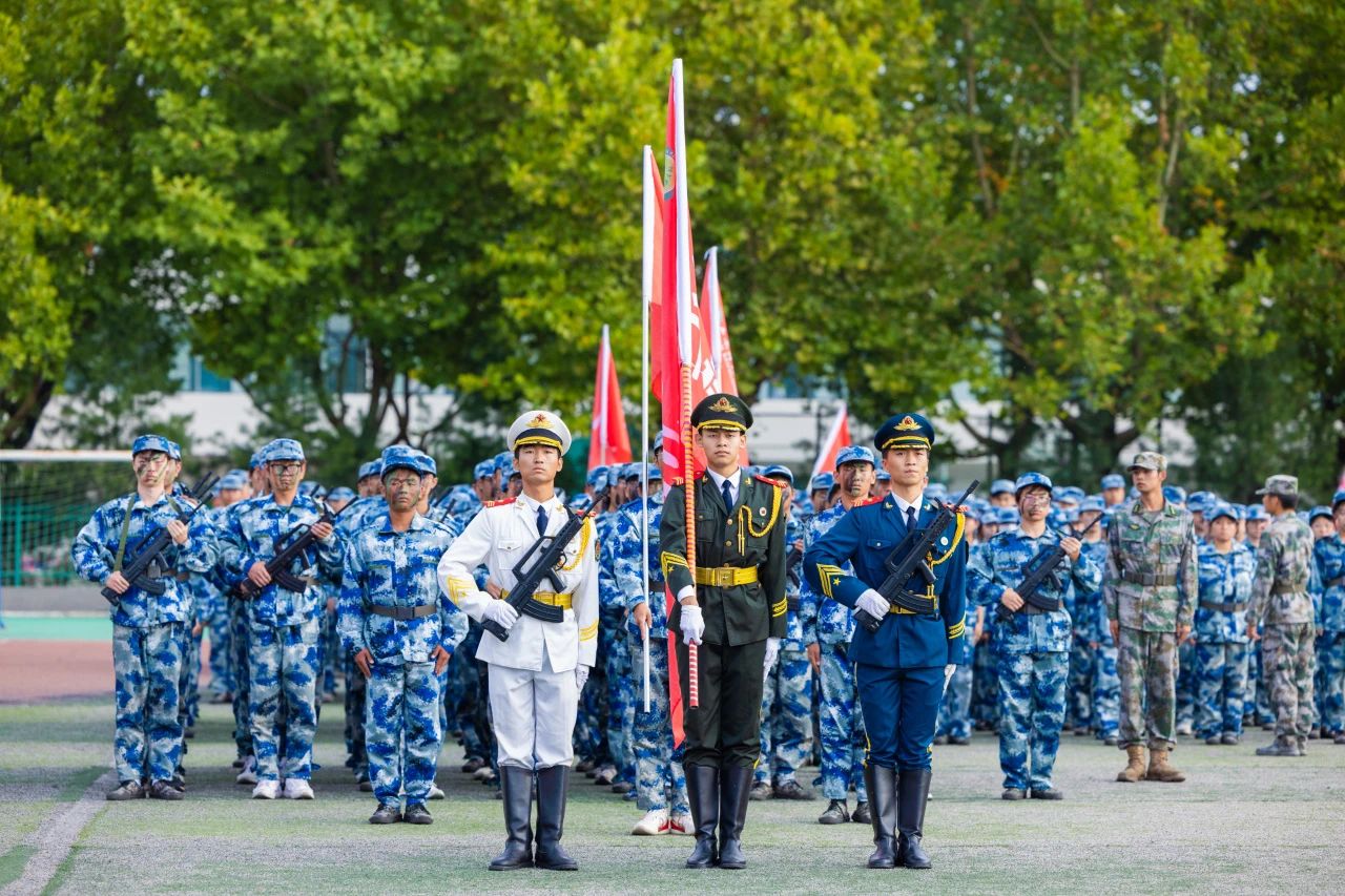 颯！2024級學生軍訓總結(jié)表彰大會暨開學典禮直擊！