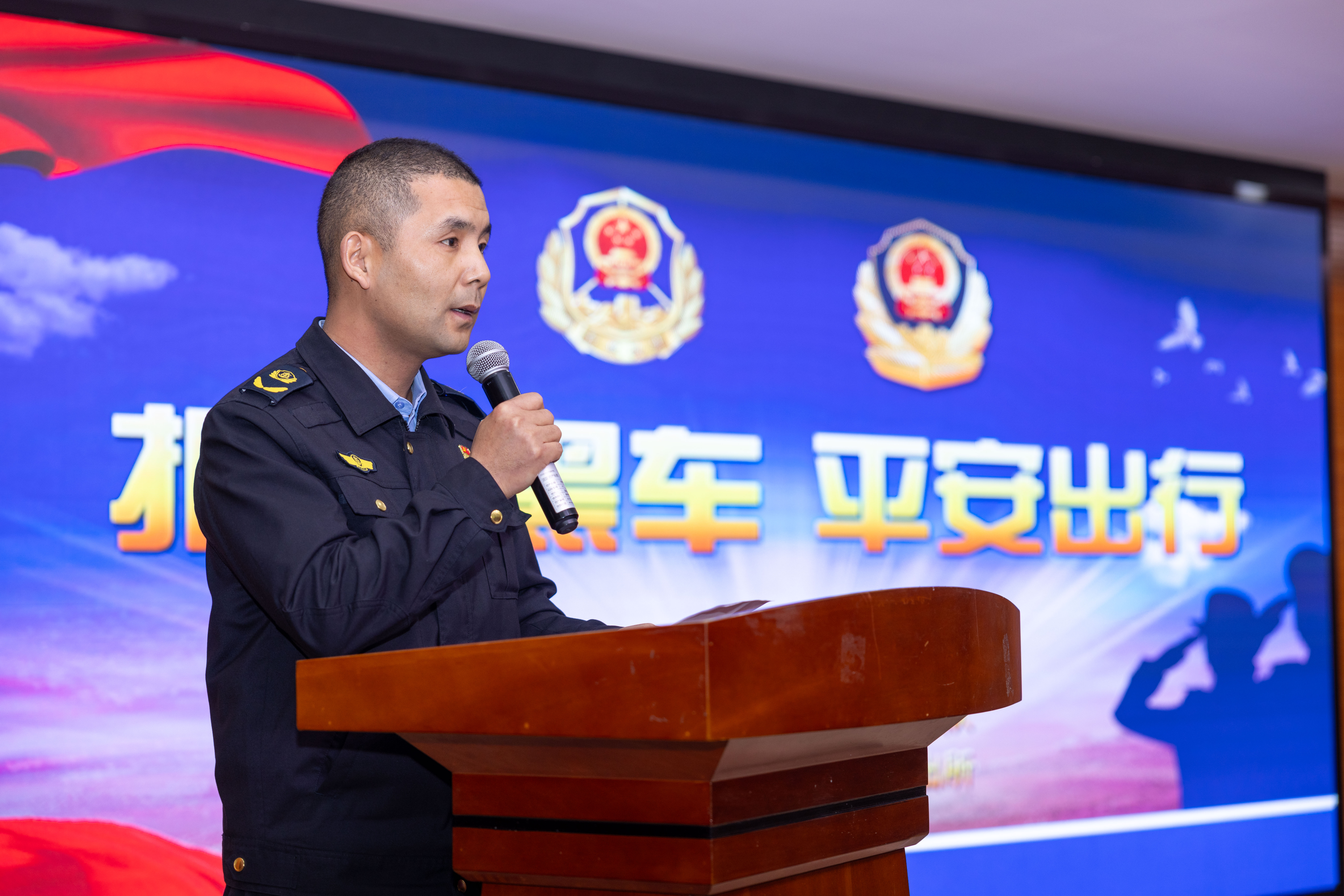 【保衛(wèi)與后勤保障處】拒乘“黑車”進校園，出行安全記心上——西安科技大學高新學院開展守護校園平安系列活動