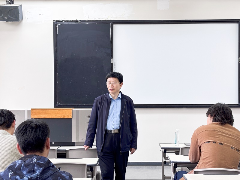 專家引領(lǐng)成長(zhǎng)路徑，西安科技大學(xué)劉樹林教授為2025屆畢業(yè)生作專題講座