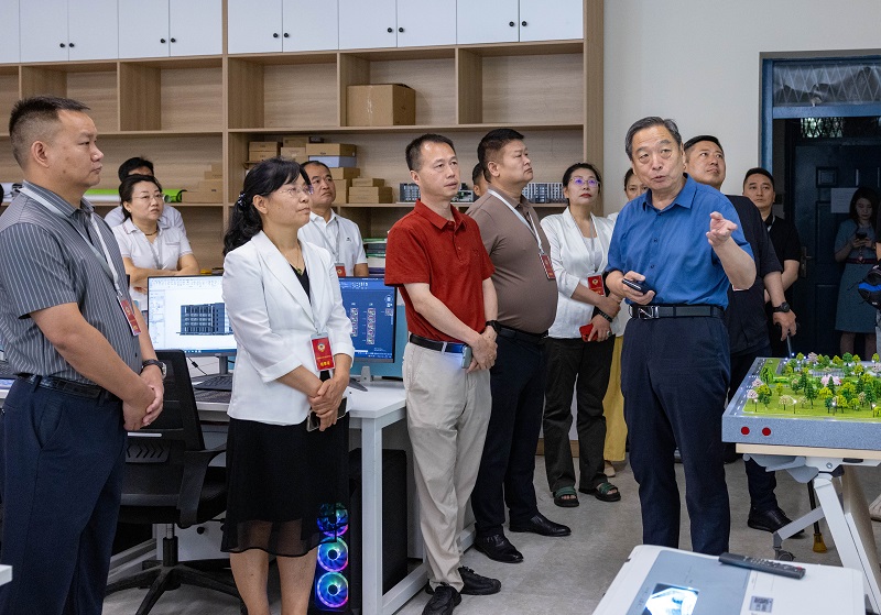 【鳳凰新聞網(wǎng)】西安市長安區(qū)政協(xié)委員一行調(diào)研西安科技大學高新學院科技園