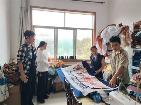 【中國教育在線網(wǎng)】探訪古法染印技藝：非遺傳承中的“天人智慧”——西安科技大學(xué)高新學(xué)院“青春筑夢隊”尋訪草木染傳承人