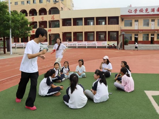 【中國教育在線網(wǎng)】西安科技大學(xué)高新學(xué)院“七彩藝蘊(yùn)”團(tuán)隊走進(jìn)橫山區(qū)第九小學(xué)：以新媒體之鑰，開啟鄉(xiāng)村少年五彩未來