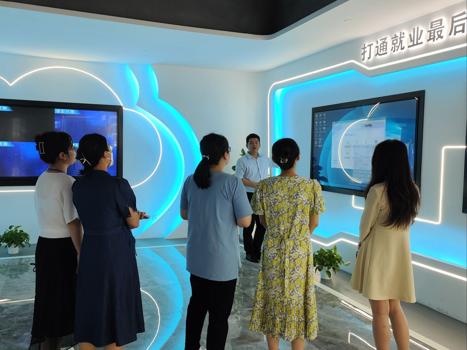 李然、張銘真老師企業(yè)調(diào)研