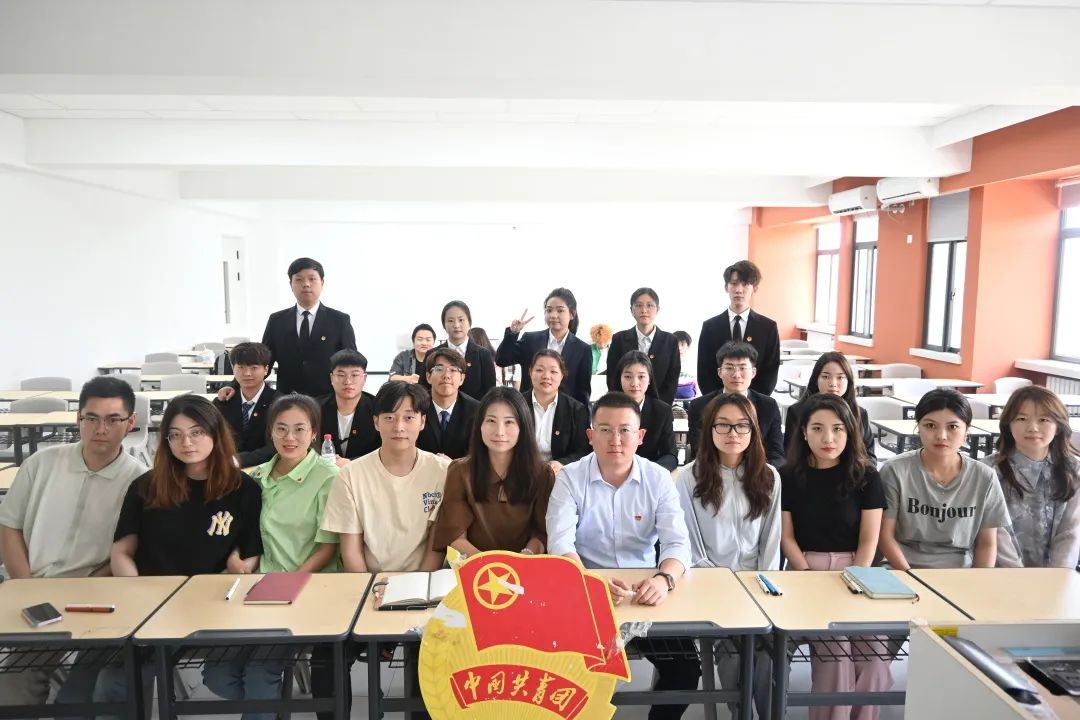 凝心聚力 全新啟航——經(jīng)濟(jì)與管理學(xué)院第十四屆主席述職競選大會(huì)暨第十三屆主席團(tuán)聘書頒發(fā)儀式順利召開
