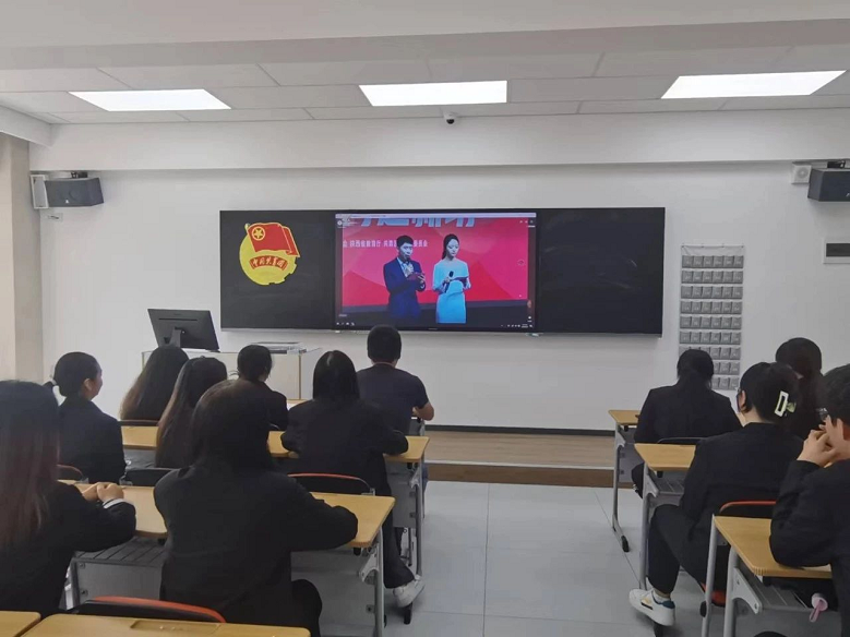 【建功新時(shí)代，勇立潮頭】國際教育與人文學(xué)院組織觀看陜西省高校畢業(yè)生先進(jìn)事跡報(bào)告會(huì)